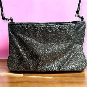 VTG Park Avenue Int Black Embossed Leather Floral Women's Envelope Crossbody Bag